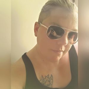 Meet your Posher, 💟 Angie🤘